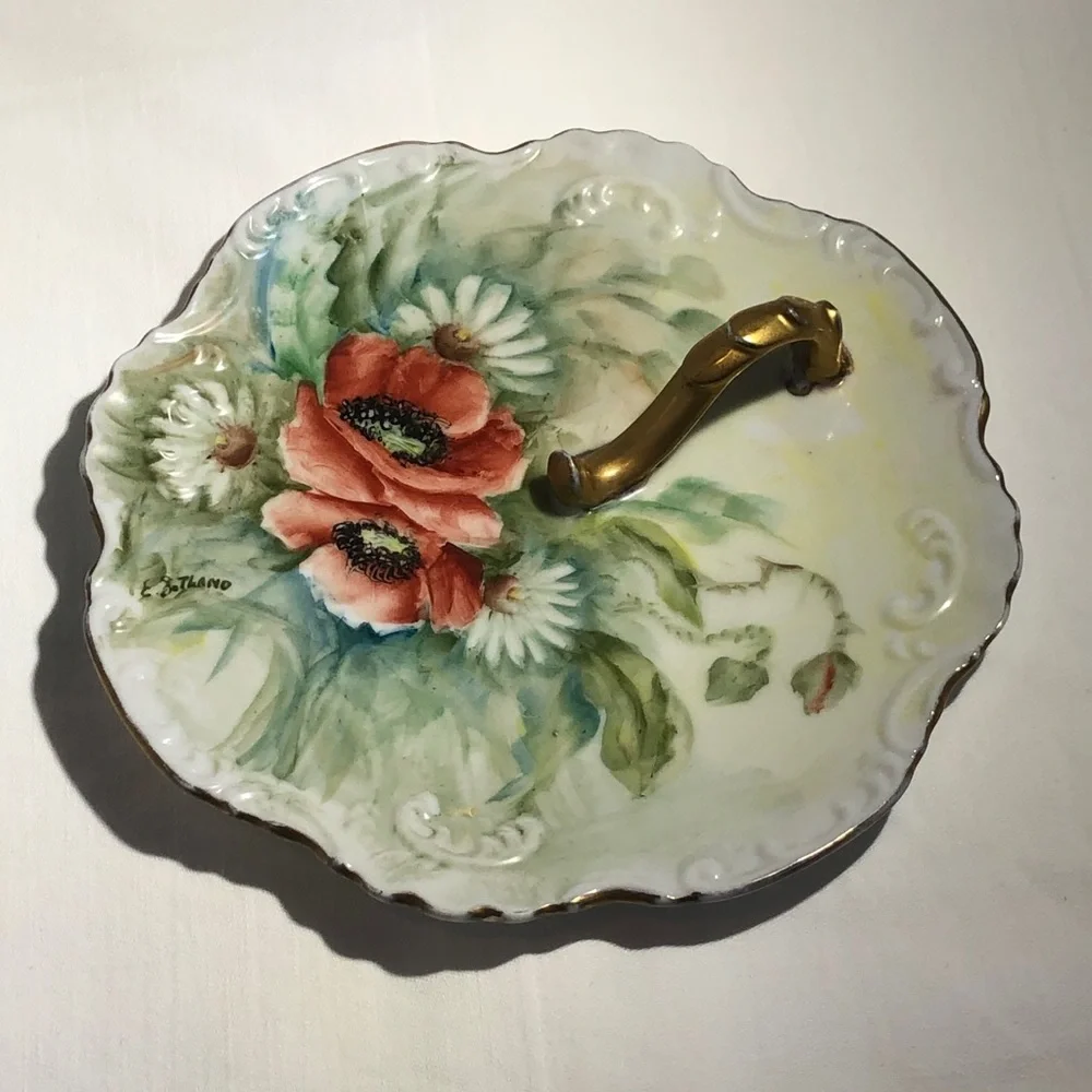 1960s HAND PAINTED FLORAL DESIGN PORCELAIN NAPPY GOLD HANDLED SERVING DISH